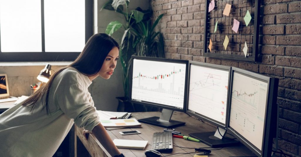 How do amazon agencies use data to improve product performance?